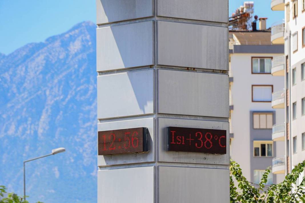 Denize giren terleyerek çıkıyor! O ilde deniz suyu 28 dereceye kadar çıktı, yerli ve yabancı turistler oraya akın ediyor 4